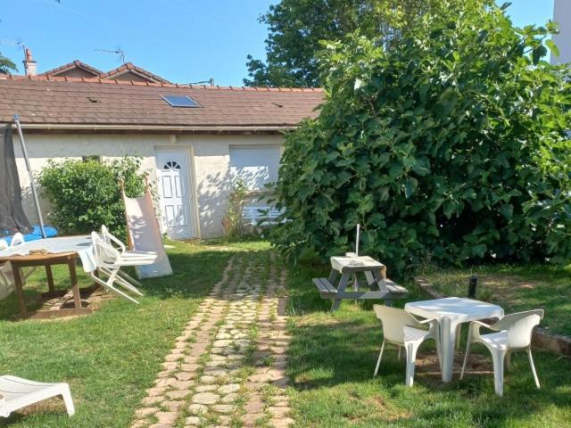 Jacques Et Paola Chanis Ambérieu-en-Bugey Exterior photo